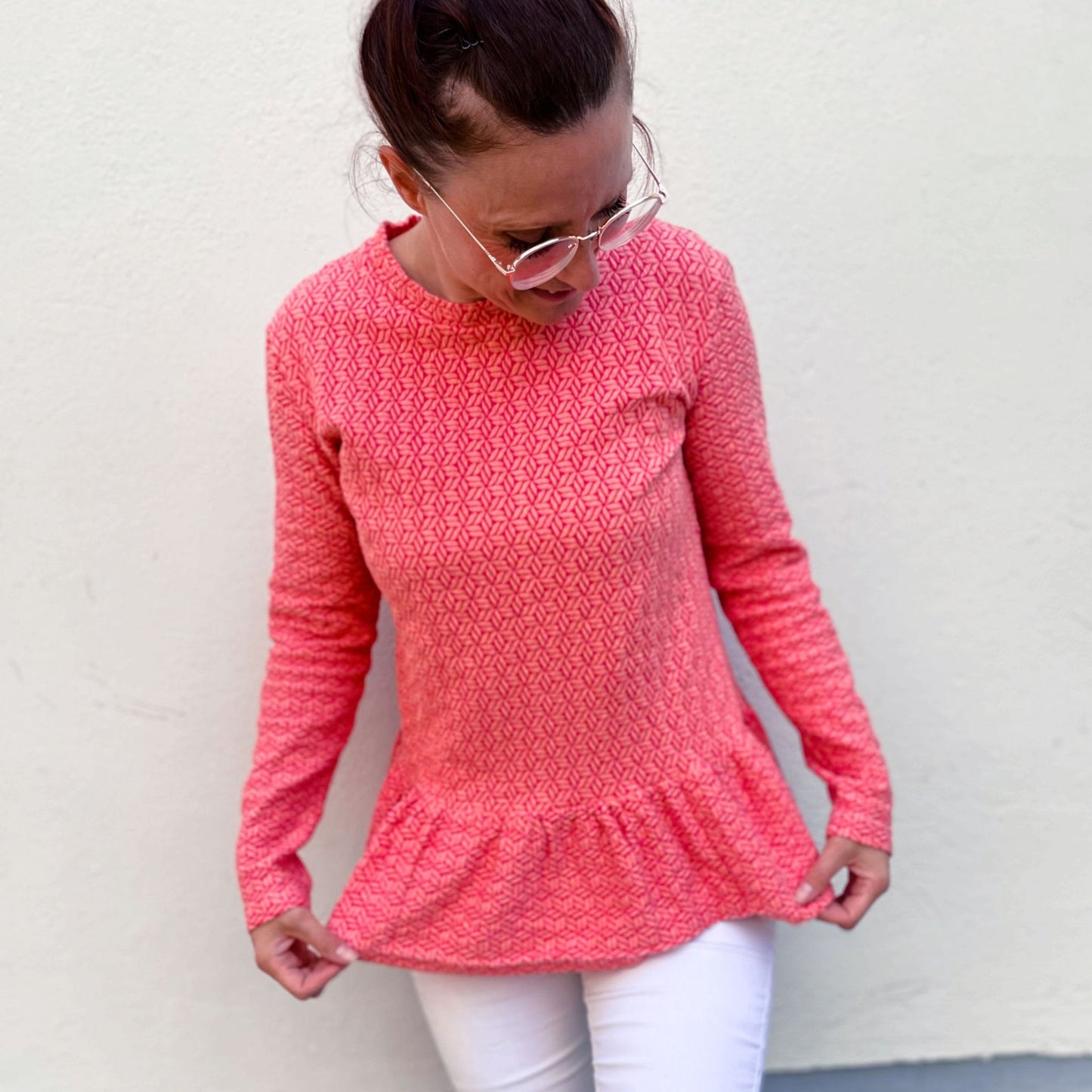 Schnittmuster Kelda Mom – Hoodie oder Shirt mit Rüsche · Damen 32–48